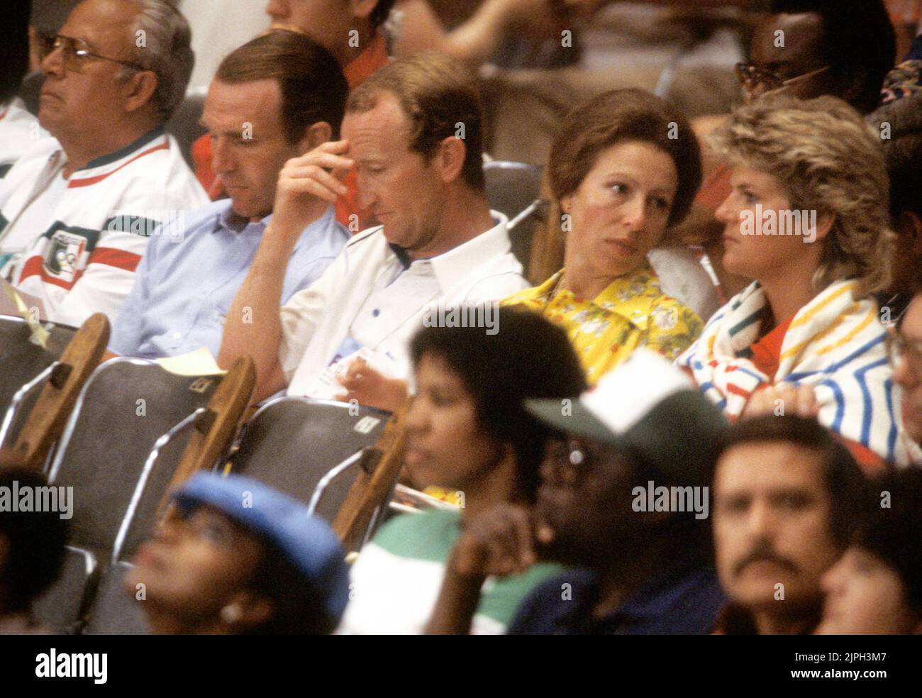 OLYMPISCHE SOMMERSPIELE IN LOS ANGELES 1984 Englands Prinzessin Anne unter dem Publikum in Los Angeles im Jahr 1984 Stockfoto