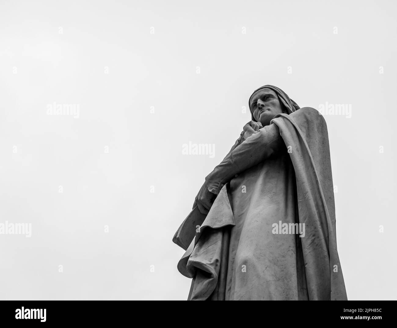 Dante Alighieri Denkmal im historischen Zentrum von Verona - Piazza dei Signori, auch als "Piazza Dante" - Verona - Ugo Zannoni (1836-1919) Bildhauer Stockfoto
