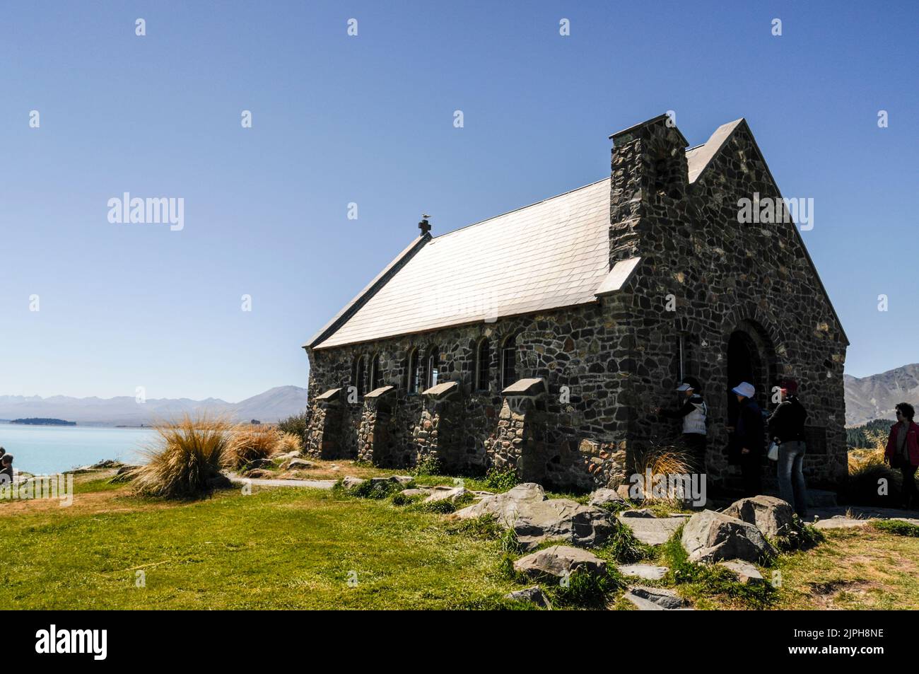 Eine kleine Kapelle der Kirche des Guten Hirten am Ufer des Lake Tekapo in Mackenzie Country auf Südinsel, Neuseeland. Stockfoto