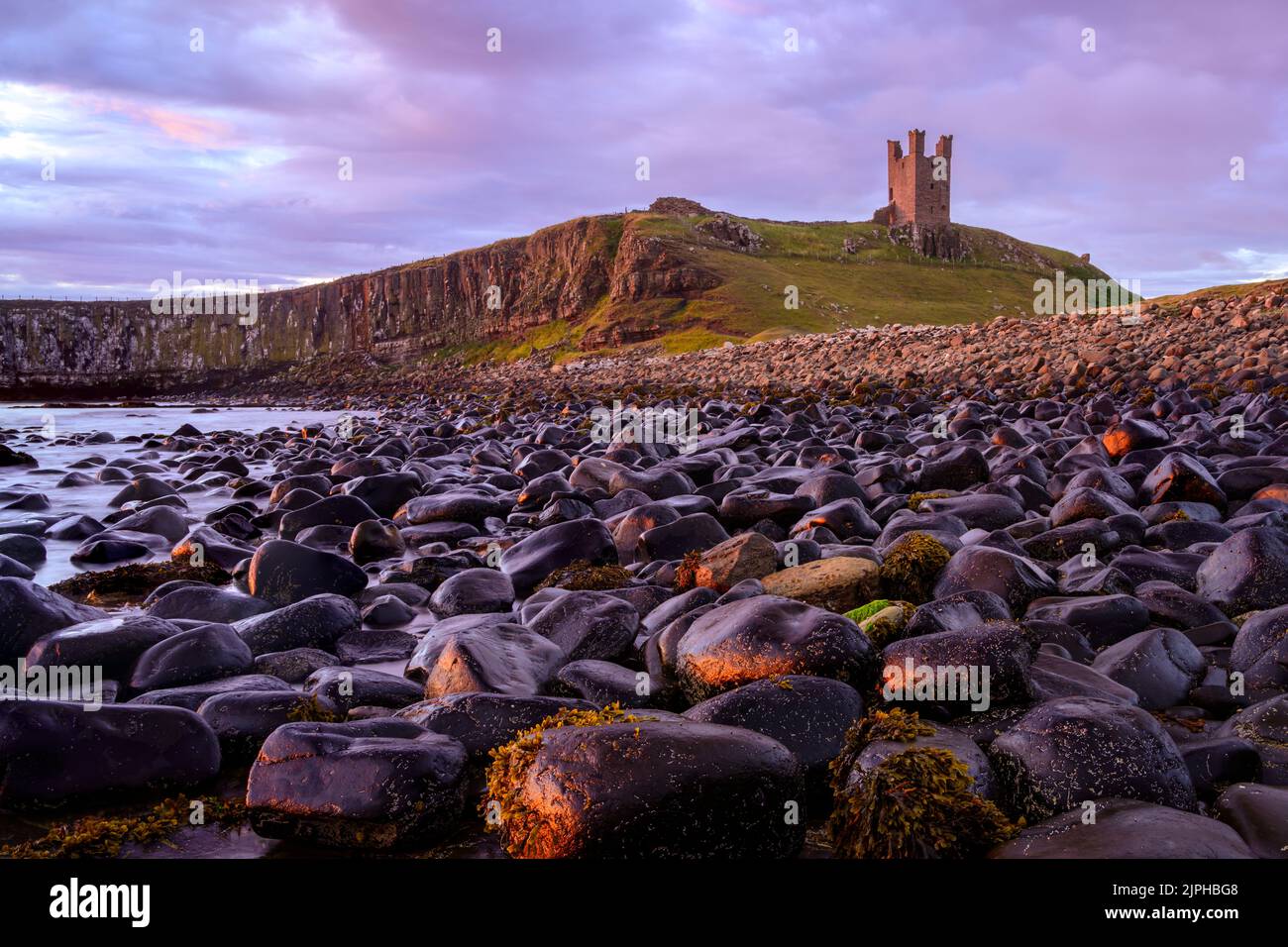 Dunstanburgh Castle wurde zwischen 1313 und 1322 von Earl Thomas von ...