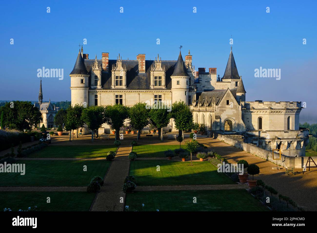 Frankreich, Indre-et-Loire (37), Amboise, Loire-Tal, das von der UNESCO zum Weltkulturerbe erklärt wurde, Schlösser im Loire-Tal, königliche Burg von Amboise mit Gaden Stockfoto