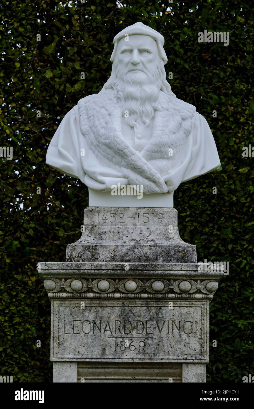 Frankreich, Indre-et-Loire, Amboise, Schlösser im Loire-Tal, königliche Burg von Amboise mit Gaden, Statue von Leonardo da vinci Stockfoto