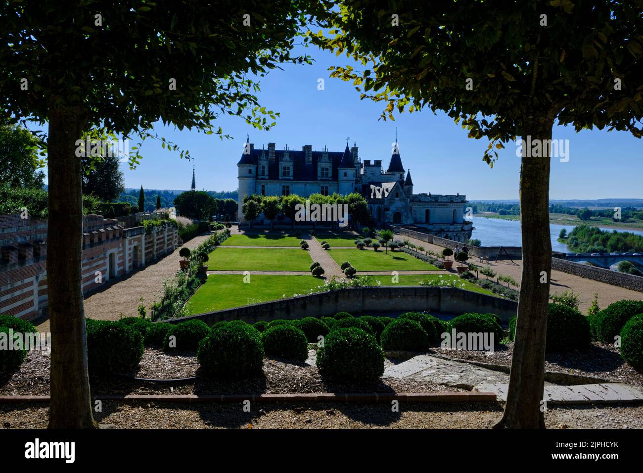 Frankreich, Indre-et-Loire (37), Amboise, Loire-Tal, das von der UNESCO zum Weltkulturerbe erklärt wurde, Schlösser im Loire-Tal, königliche Burg von Amboise mit Gaden Stockfoto