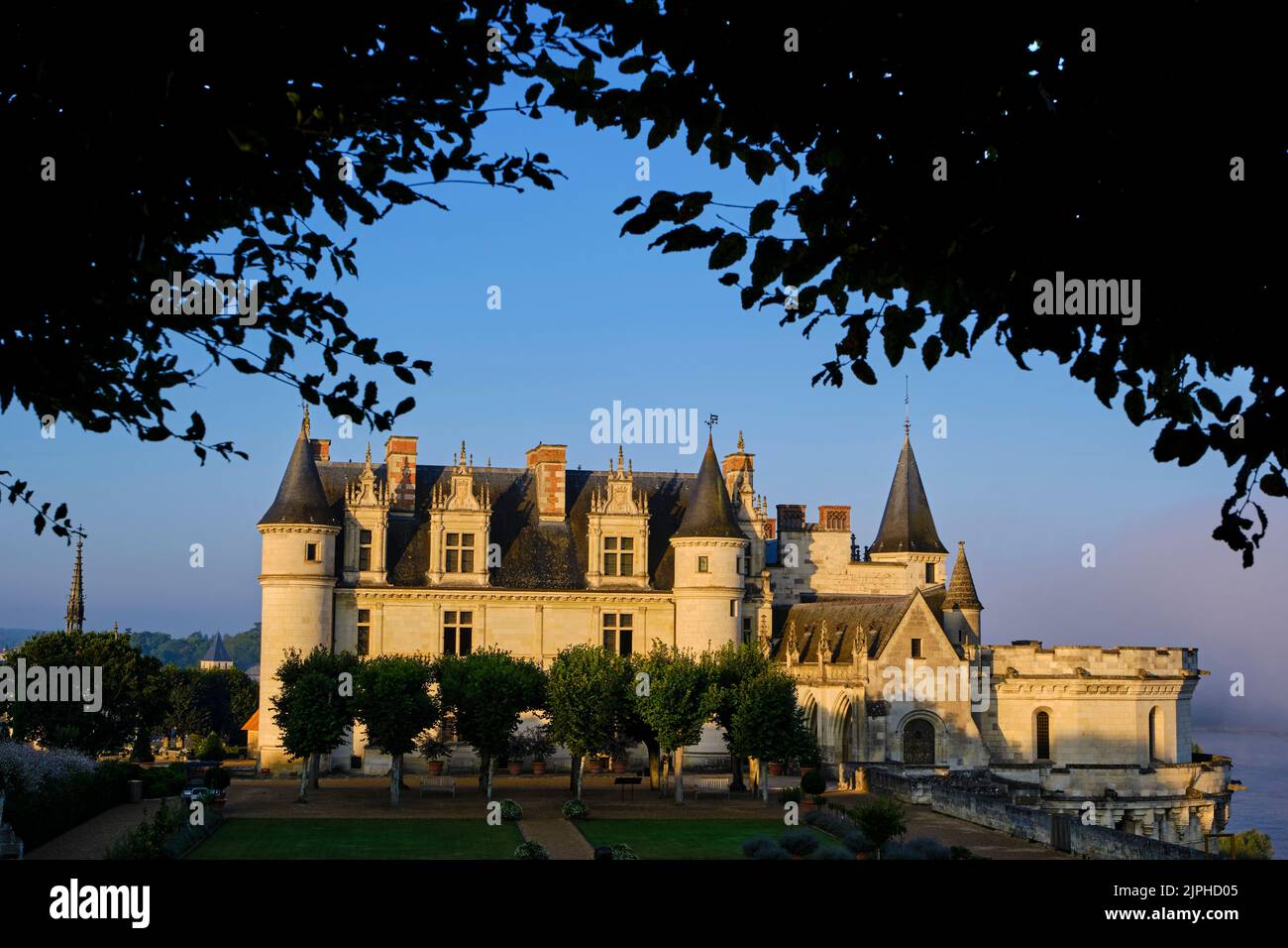 Frankreich, Indre-et-Loire, Amboise, Loire-Tal, das von der UNESCO zum Weltkulturerbe erklärt wurde, Schlösser im Loire-Tal, königliche Burg von Amboise mit Gaden Stockfoto