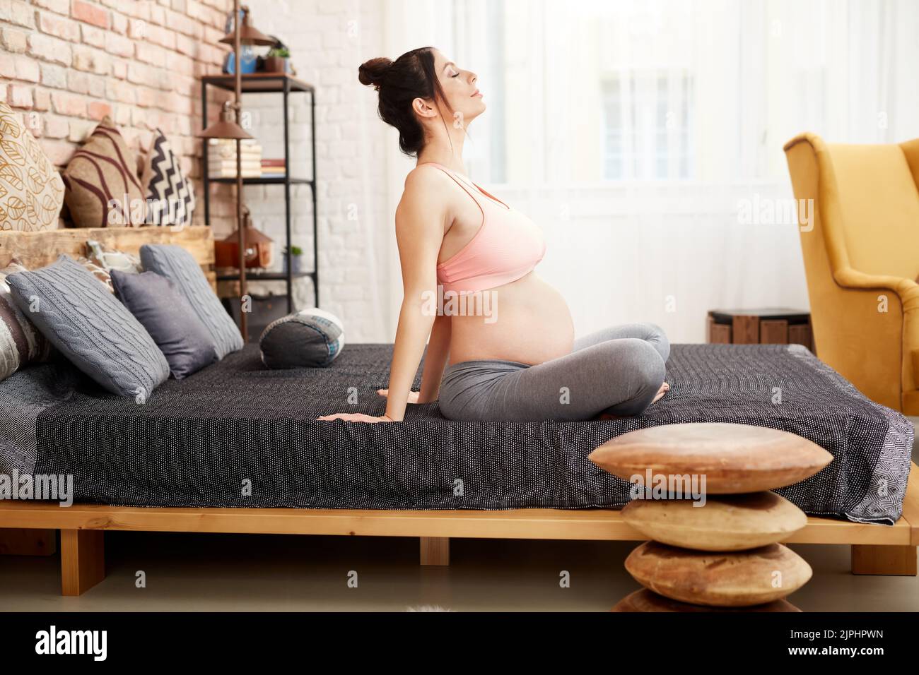 Haus, schwanger, Stretching, Häuser, Schwangeren, Dehnen Stockfoto