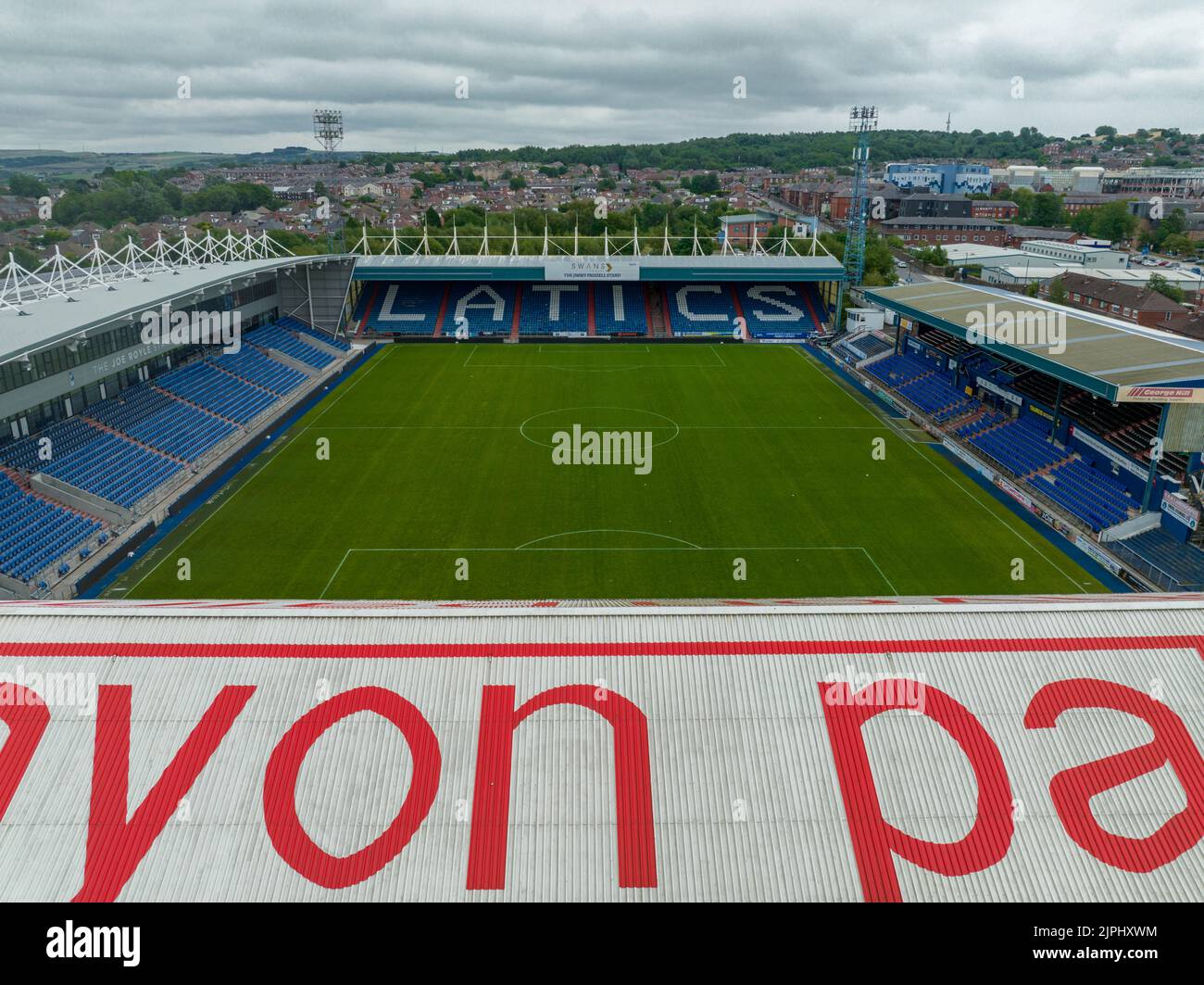 Boundary Park Luftdrohne aus der Luft, Oldham Athletic Football Club Stadium, Vogelperspektive Stockfoto