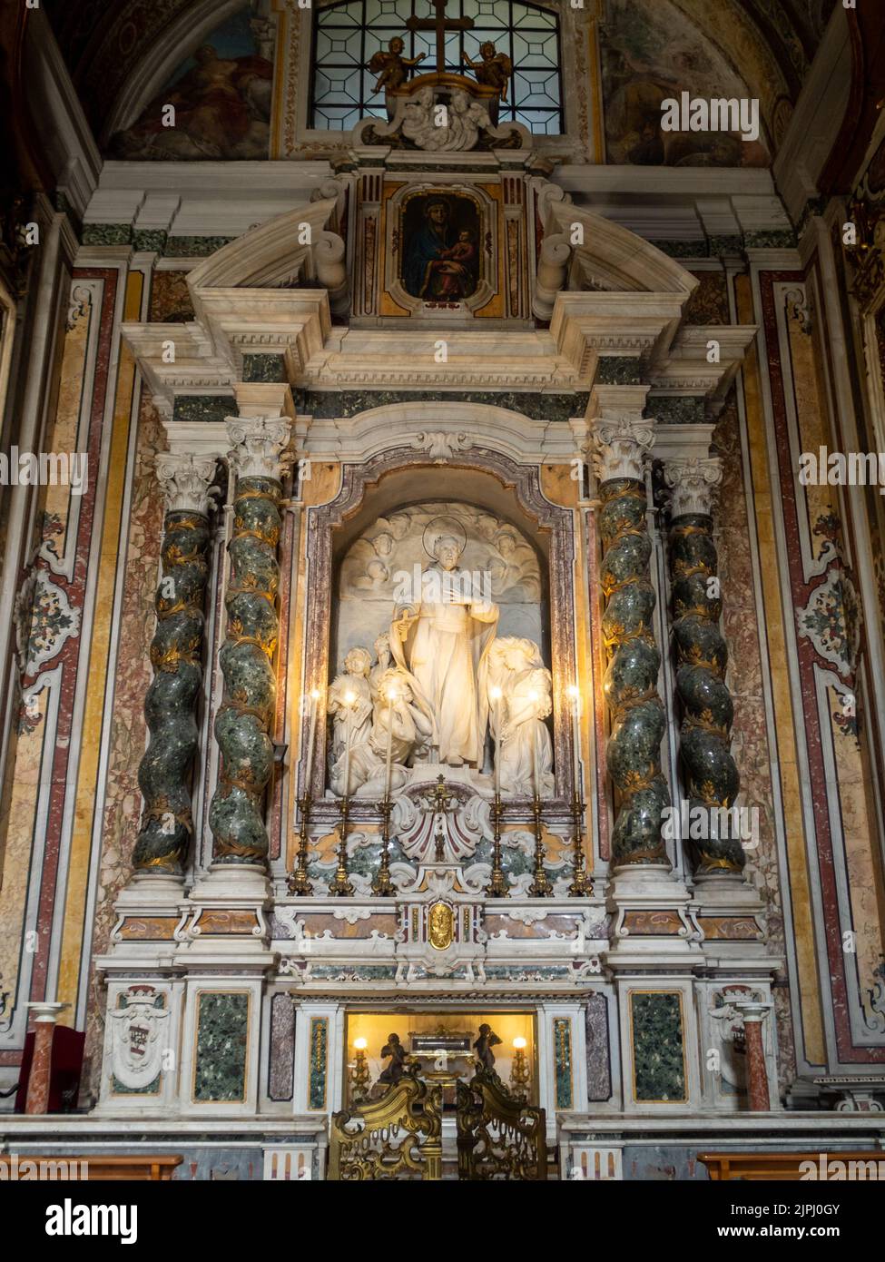 Kapelle San Francesco De Geronimo, Altar von Giuseppe Bastelli, Gesú Nuovo, Neapel Stockfoto