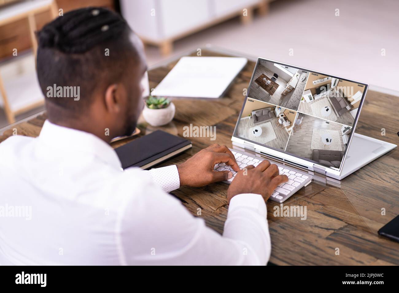 Sicherheitssystem CCTV-Kamera und Alarmüberwachung auf dem Bildschirm Stockfoto