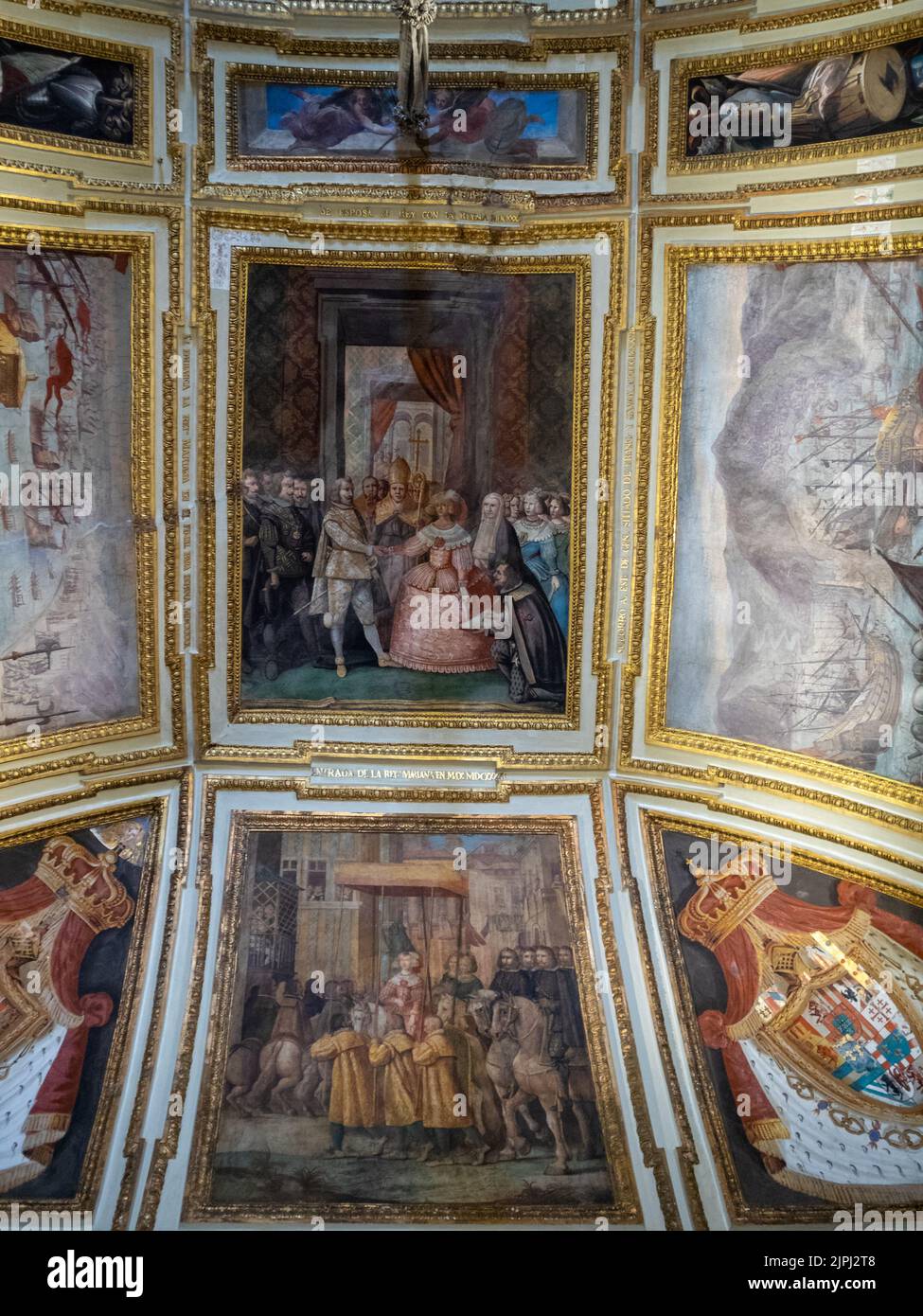 Königspalast von Neapel, Botschaftersaal, Deckengemälde der Hochzeit von Marianne mit Philipp II. Von Spanien, und darunter Eingang von marianne in Madrid Stockfoto