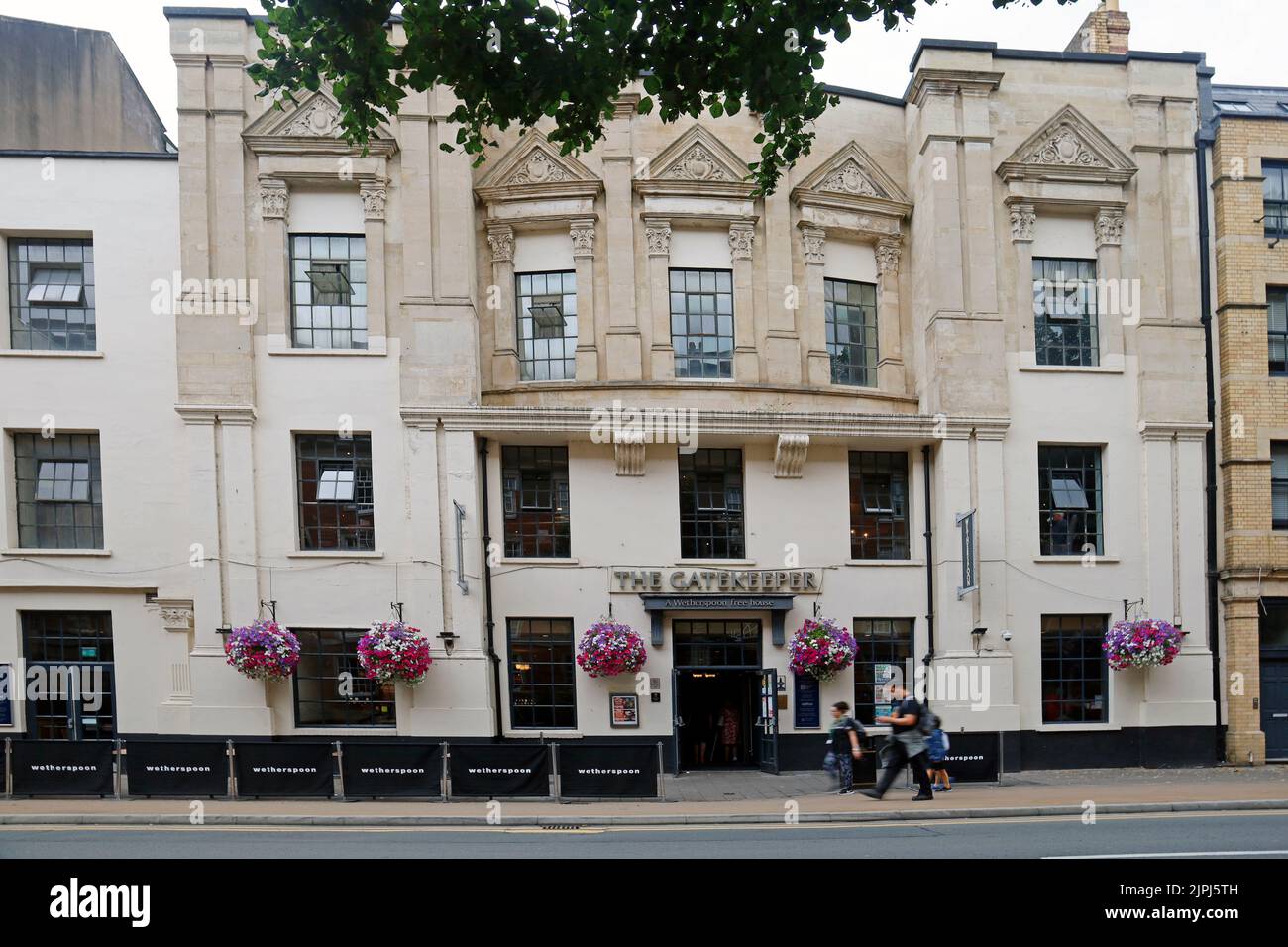 Das Gatekeeper-Haus, Westgate Street, Cardiff. Wetherspoon. Aufgenommen Am 2022. August. Sommer. Stockfoto