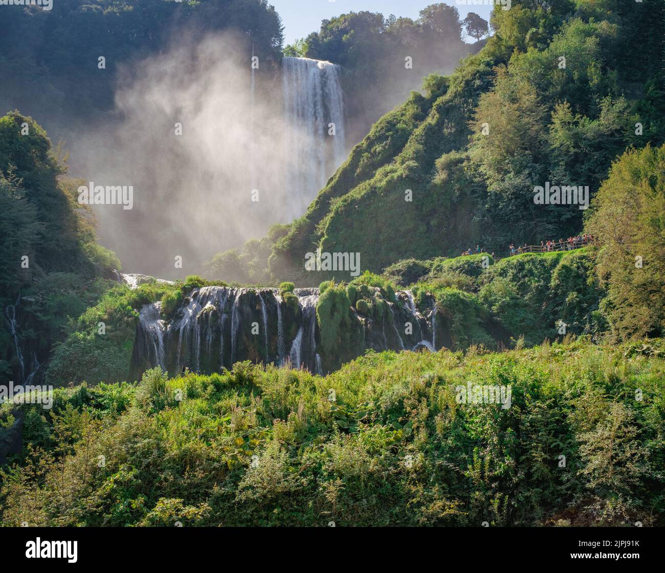 Der Marmore's Waterfall an einem Sommermorgen. Valnerina, Terni, Umbrien, Italien. Stockfoto