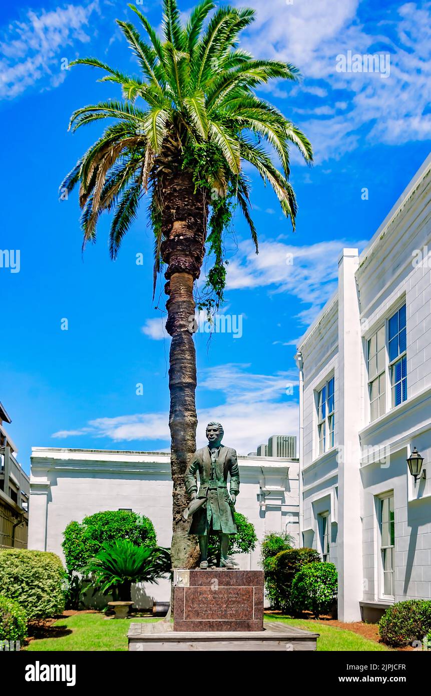 Eine Statue von Jean Baptiste LeMoyne Sieur de Bienville steht am 13. August 2022 im Tercentary Park in der Bay Saint Louis, Mississippi. Stockfoto