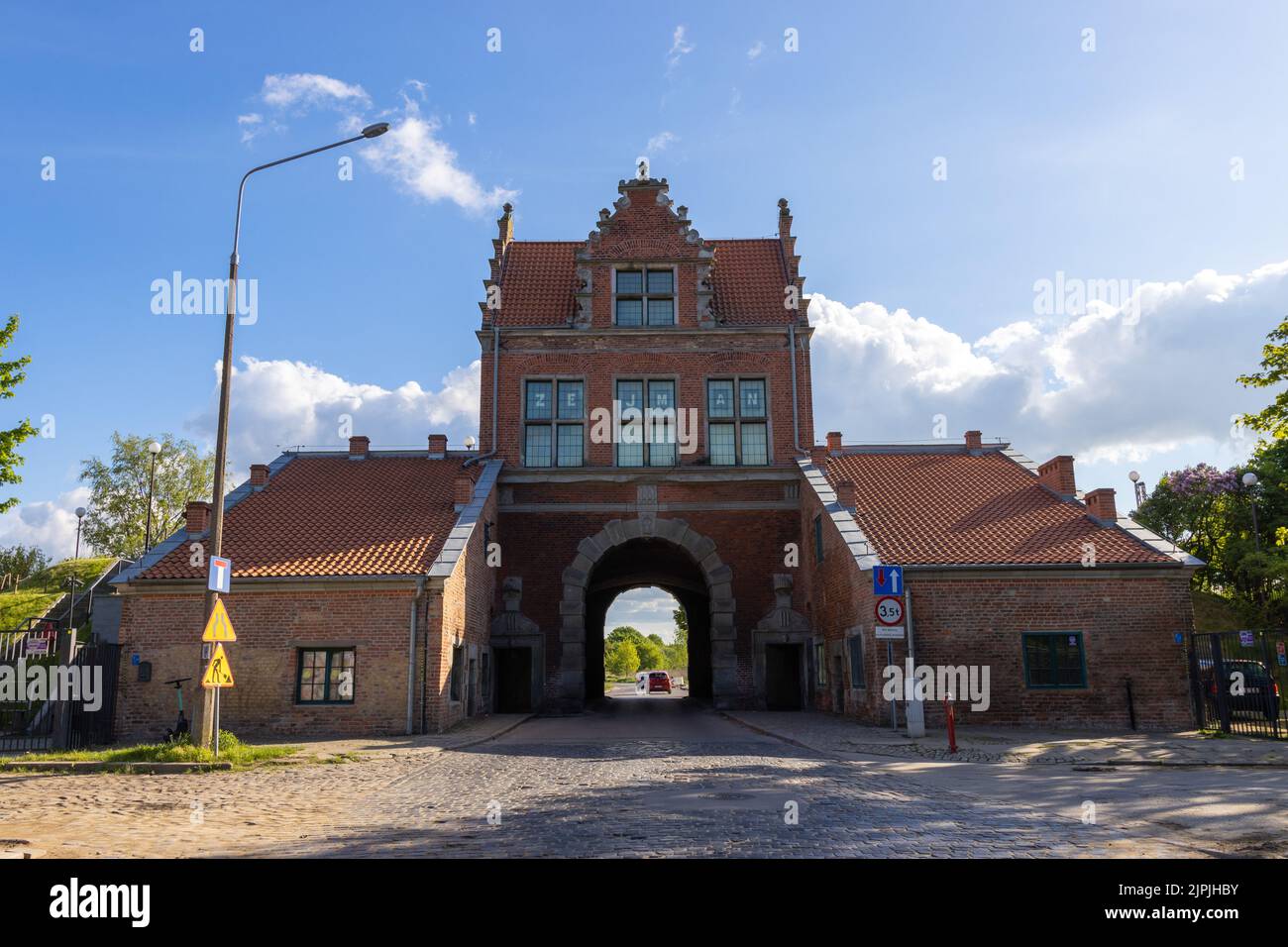 Die Fassade des alten Nizinna-Tores in Danzig, Polen Stockfoto