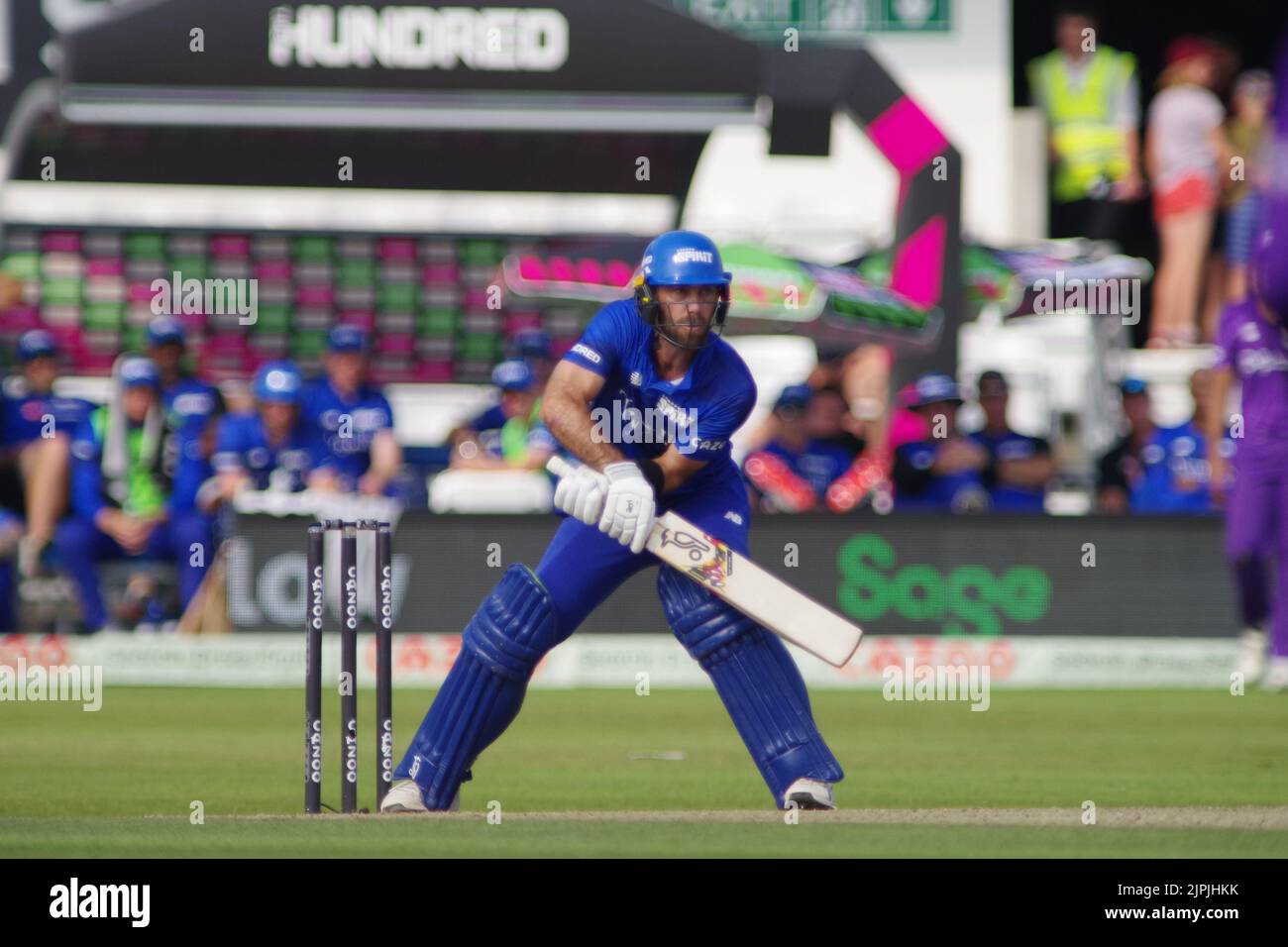 Leeds, England, 14. August 2022. Glenn Maxwell hat in Headingley gegen Northern Superchargers gegen London Spirit in den Hundert geschlagen. Quelle: Colin Edwards Stockfoto