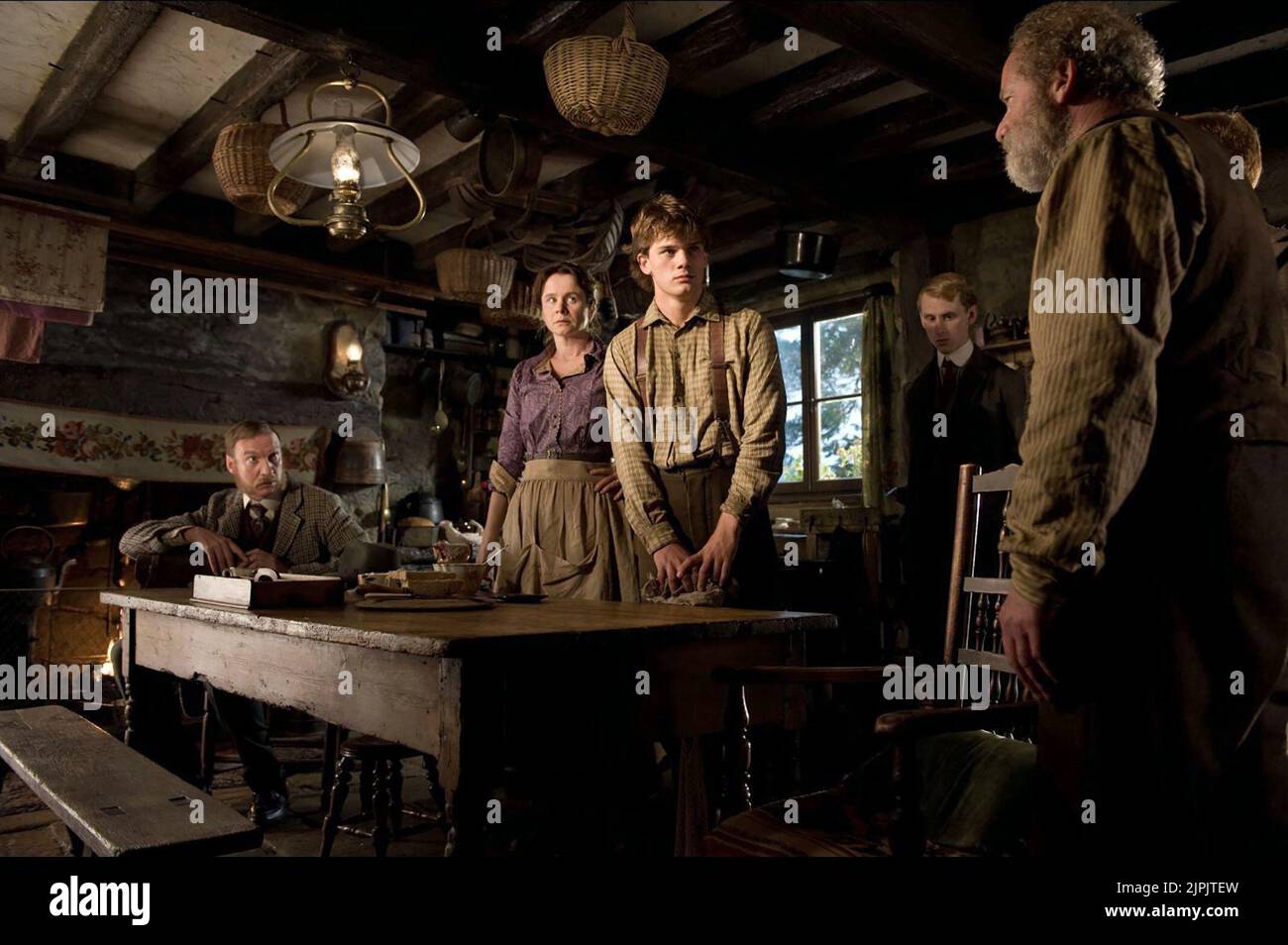 DAVID THEWLIS, Emily Watson, Jeremy Irvine, ROBERT EMMS, Peter Mullan, Krieg Pferd, 2011 Stockfoto