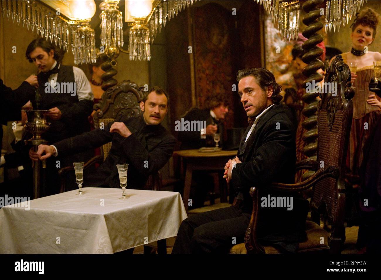 JUDE LAW, Robert Downey jr., SHERLOCK HOLMES: EIN SPIEL DER SCHATTEN, 2011 Stockfoto