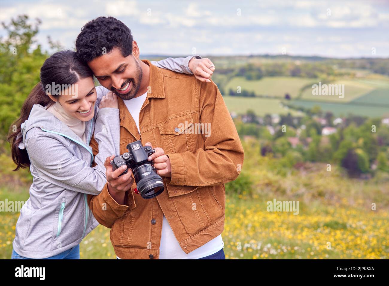 Paar, unterwegs, fotografieren, schauen, Paare, Auf den Bewegungen, fotografiert, schaut Stockfoto