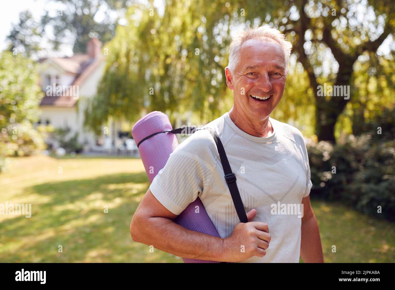 Senior, Yoga, Yogamatten, Outdoor Yoga, Senioren, Alt, seniors, yogas, Gymnastikmatte, mat, Matten Stockfoto