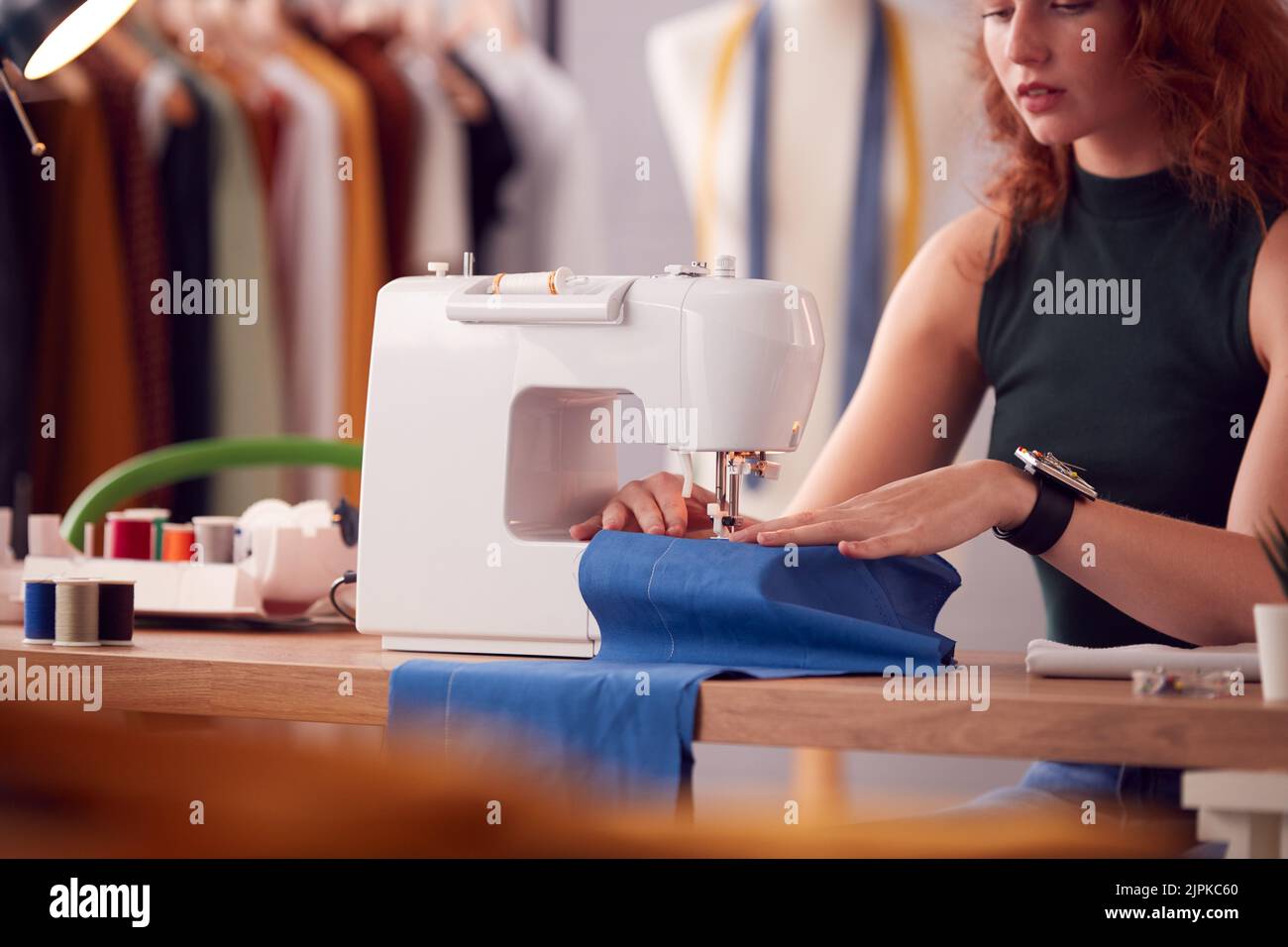 Nähen, Studio, Nähmaschine, Schneider, Modedesigner, Studios, Nähmaschinen, Schneider, Modedesigner Stockfoto