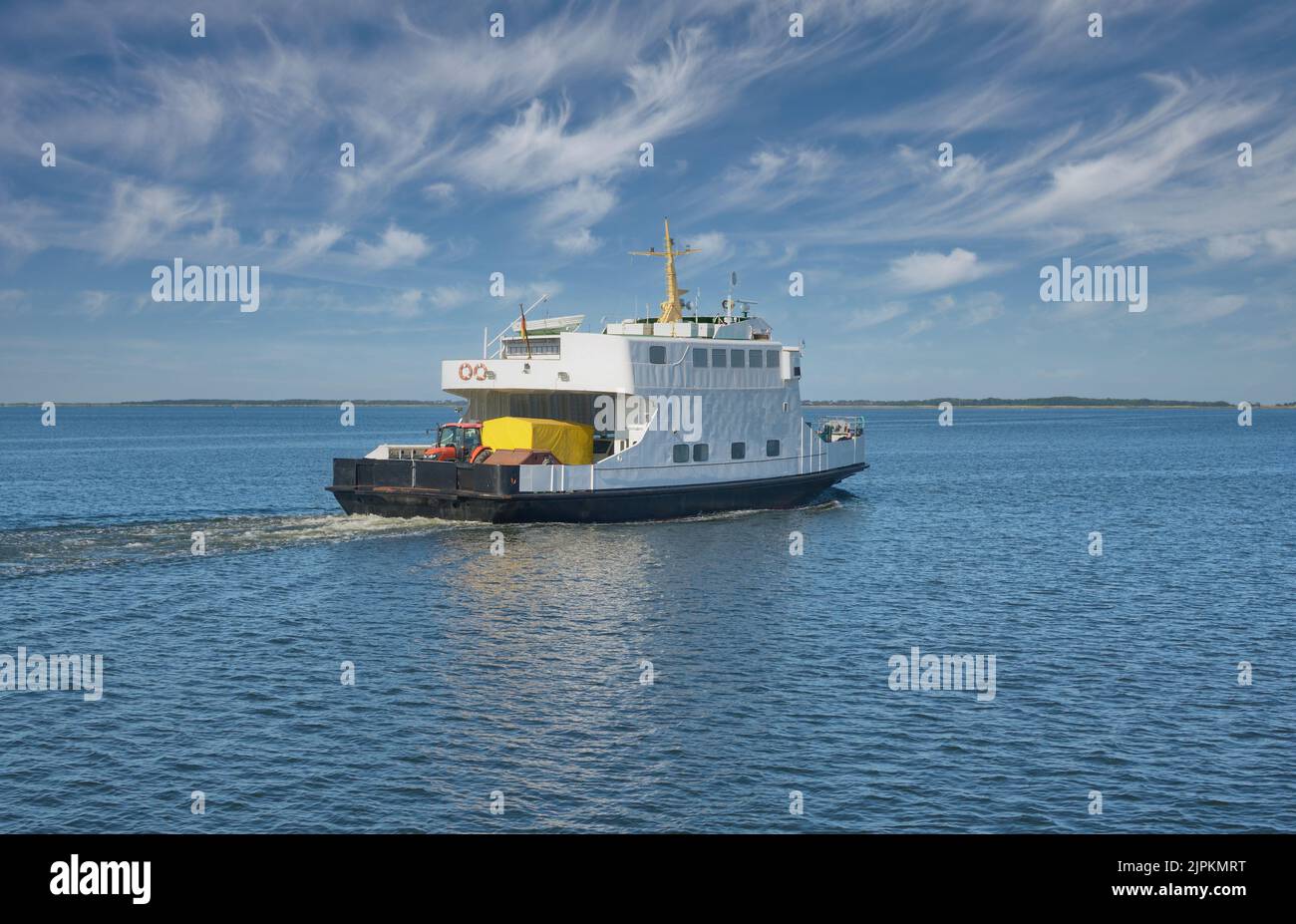 Fähre von Rügen nach Hiddensee auf Schaproder Bodden, Ostsee, Mecklenburg-Vorpommern, Deutschland Stockfoto