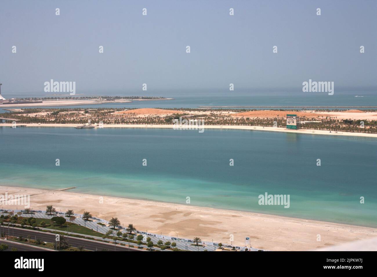 Eine Luftaufnahme eines Strandgebiets in Abu Dhabi Stockfoto
