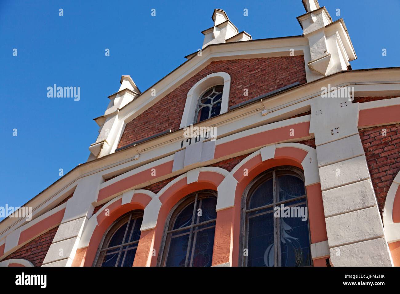 Vaasa, Finnland - 20. Juni 2022: Teil der Fassade der Markthalle der Stadt Stockfoto
