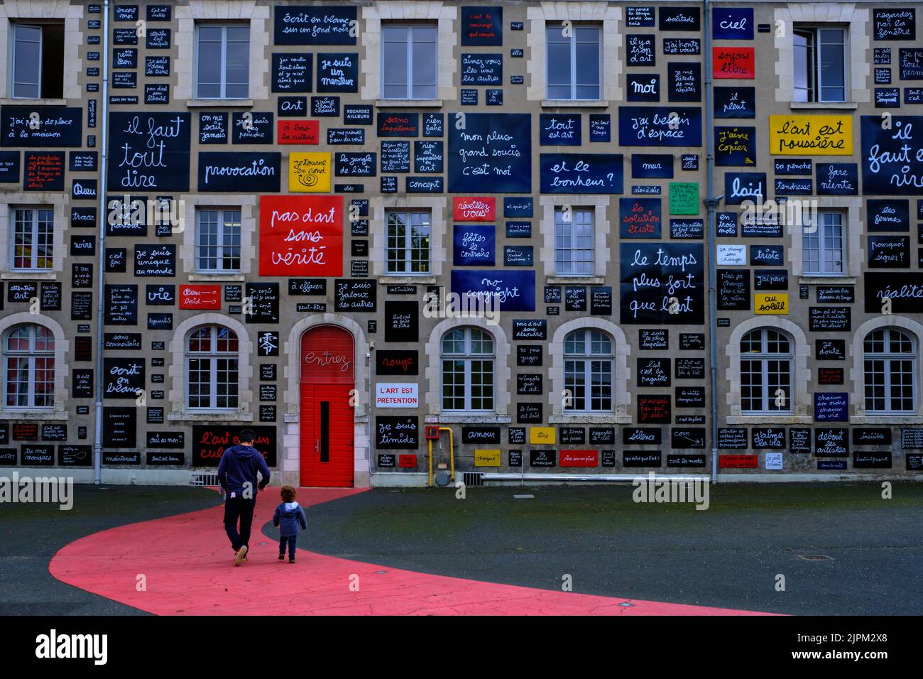 Frankreich, Loir-et-Cher, Blois, Fassade des Fundaments des Zweifels, Ausstellungszentrum für zeitgenössische Kunst, vorgestellt vom Künstler Ben Stockfoto