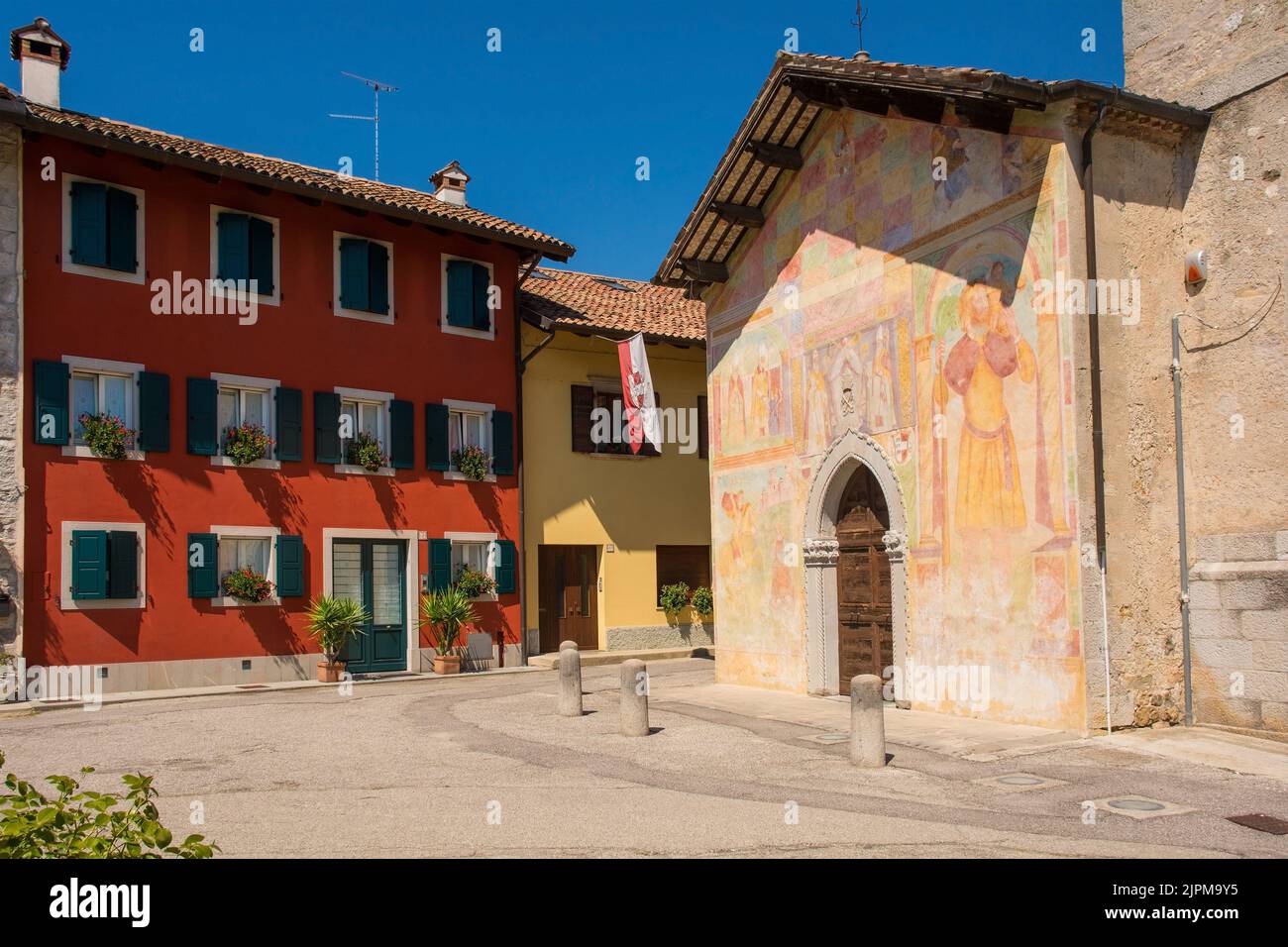 Cividale del Friuli, Italien - August 14. 2022. Die historische Kirche San Pietro und San Biagio aus dem Jahr C15. in der Gegend von Brossana Borgo in Cividale, Italien Stockfoto