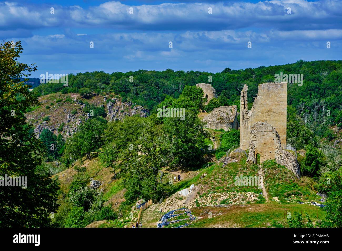 Frankreich, Creuse (23), Crozant, ruines du château de Crozant // Frankreich, Creuse (23), Crozant, Ruinen der Burg Crozant Stockfoto