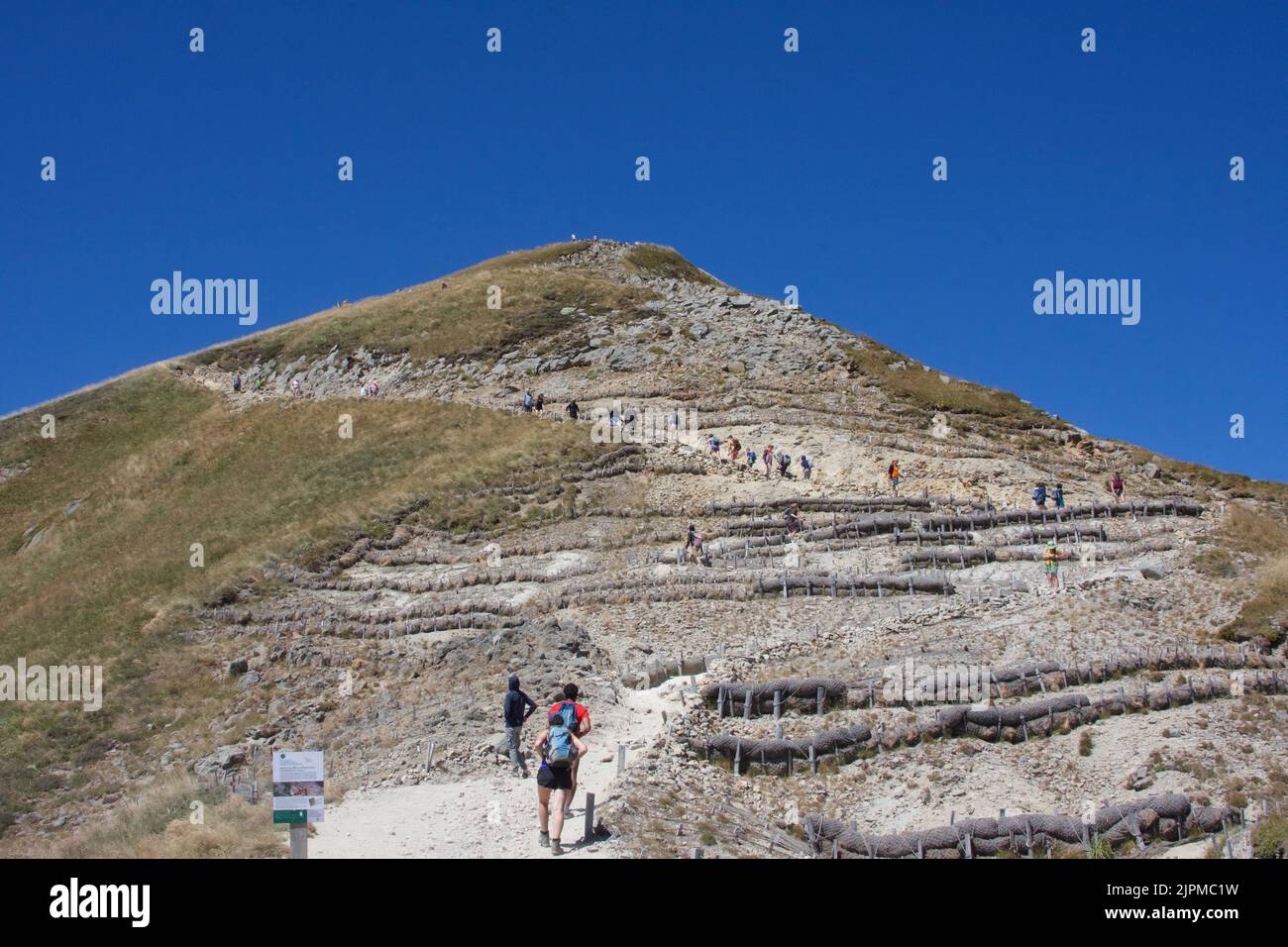 Bergsteiger auf dem Gipfel des Puy de Sancy. Frankreich Stockfoto