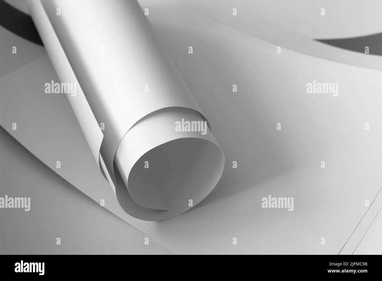 Design Studio Workplace with Paper Rolls, Sheets for Blueprints, Drawings. Mockup Mit Minimalem Kopierspeicherplatz. Stockfoto