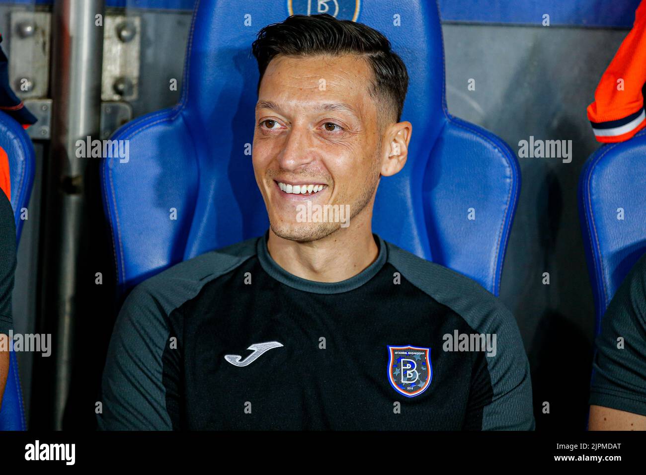 Istanbul, Türkei. 18. August 2022. ISTANBUL, TÜRKEI - 18. AUGUST: Mesut Ozil von Basaksehir FK während des Qualifikationsspiel der UEFA Europa Conference League zwischen Basaksehir FK und dem Royal Antwerp FC im Basaksehir Fatih Terim Stadion am 18. August 2022 in Istanbul, Türkei (Foto von Orange Picics) Credit: Orange Pics BV/Alamy Live News Stockfoto