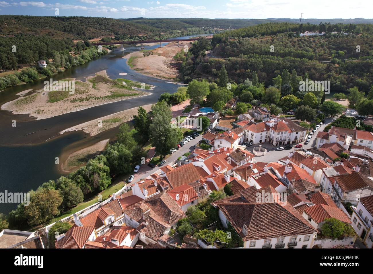 Luftdrohnenaufnahme von Constancia im Stadtteil Santarem, Portugal Stockfoto