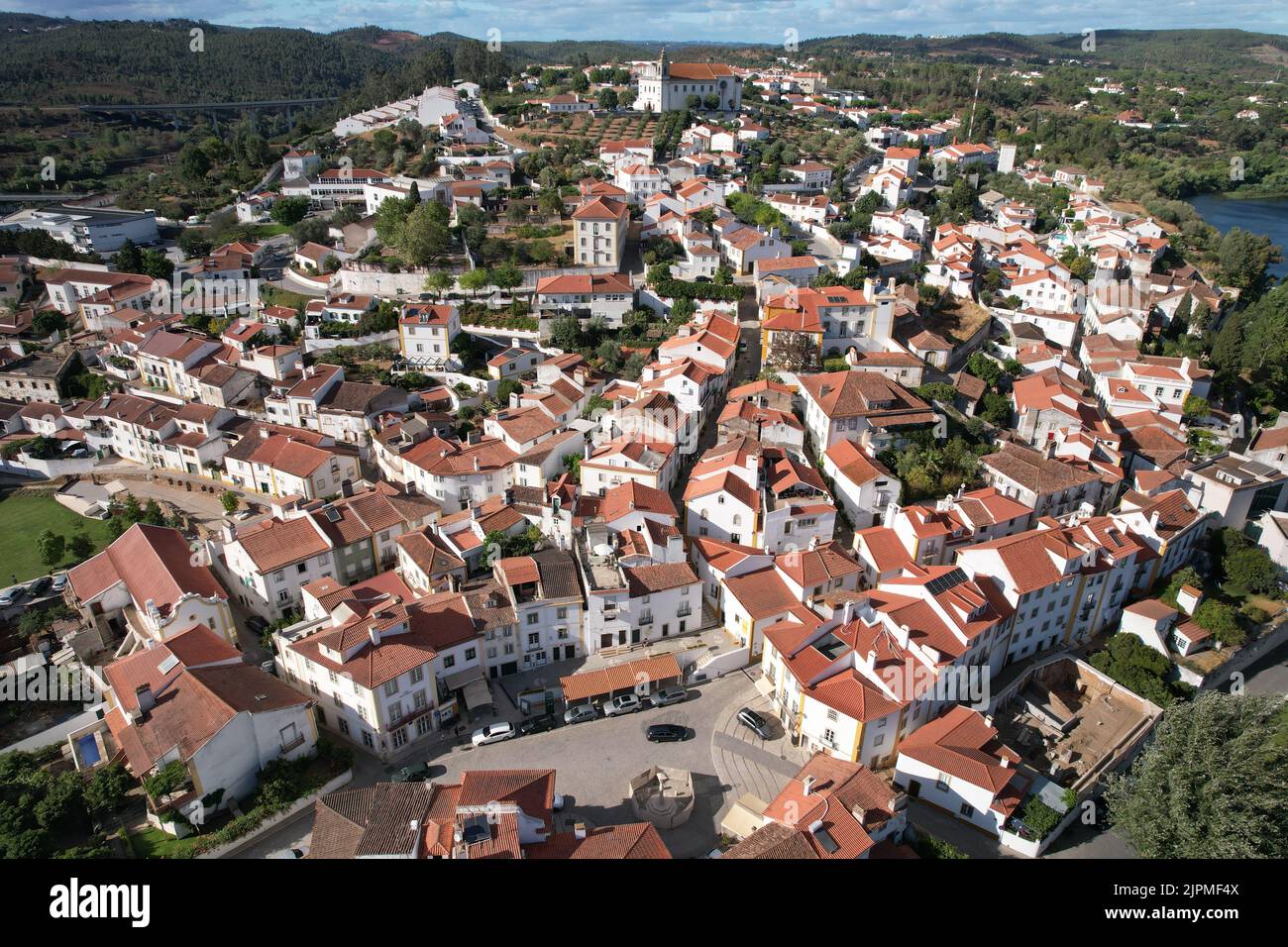 Luftdrohnenaufnahme von Constancia im Stadtteil Santarem, Portugal Stockfoto