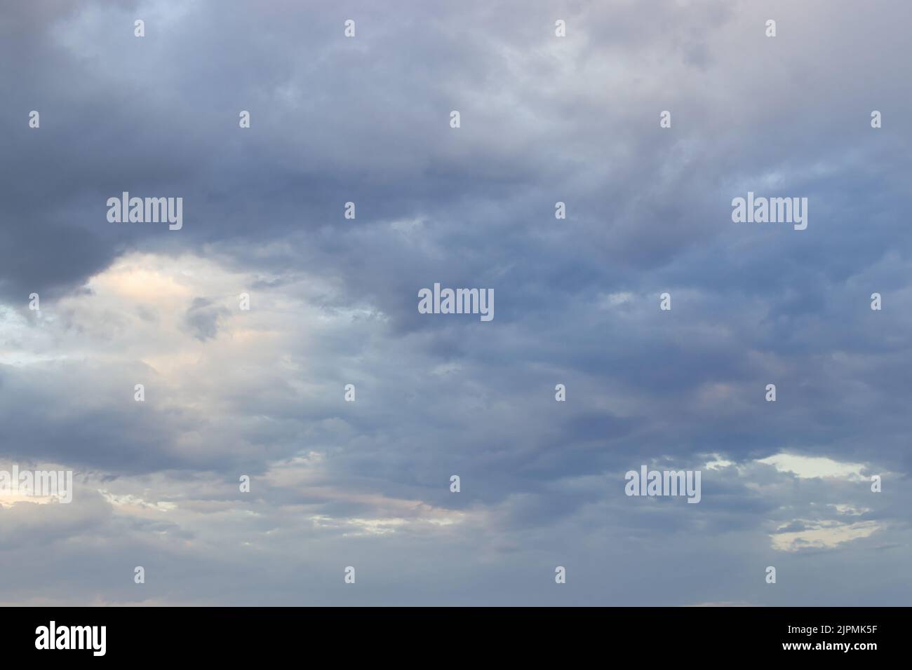 Fantastischer, farbenfroher Himmel am Nachmittag Stockfoto