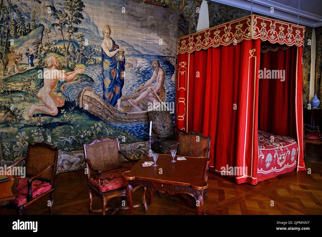 Frankreich, Loiret (45), Loire-Tal als Weltkulturerbe der UNESCO, Sully-sur-Loire, Château de Sully-sur-Loire, 14.-18. Jahrhunderte, Schlafzimmer der Stockfoto