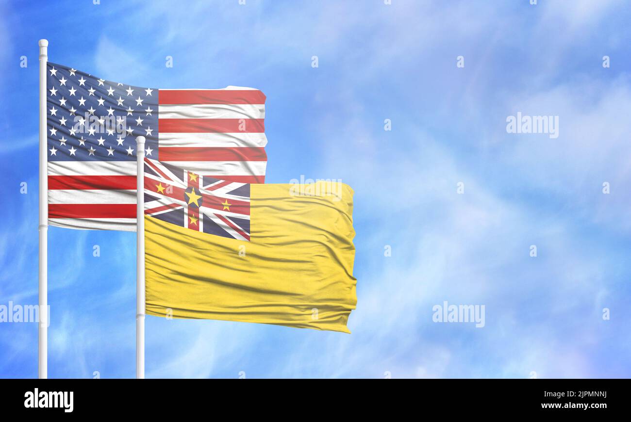 Schwenkende amerikanische Flagge und Flagge von Niue. Stockfoto