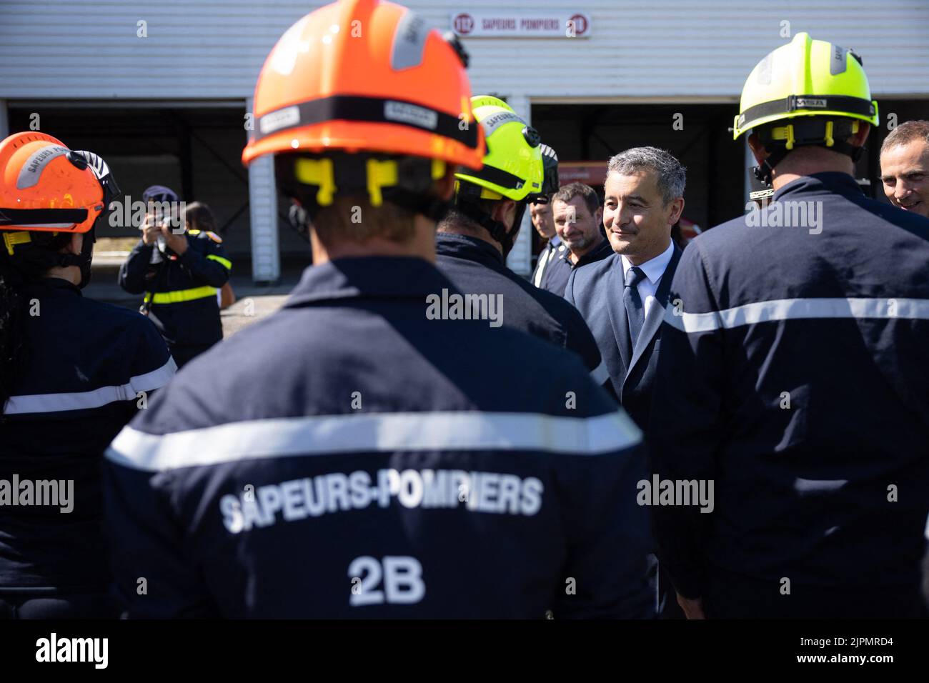 Der französische Innenminister Gérald Darmanin besuchte das Rettungszentrum von Calvi, das während des tödlichen Sturms am Donnerstag, den 18. Er kam, um den Feuerwehrleuten, Gendarmen, Mitgliedern der zivilen Sicherheit zu danken, die mit großer Effizienz handelten. Calvi, Korsika, Frankreich am 19. August 2022. Foto von Shootpix/ABACAPRESS.COM Quelle: Abaca Press/Alamy Live News Stockfoto