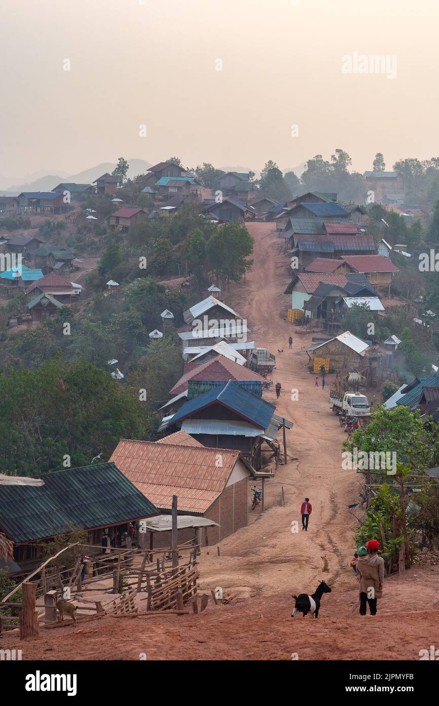 Eine Luftaufnahme des ethnischen Dorfes Ban Namxa in Luang Namtha Stockfoto