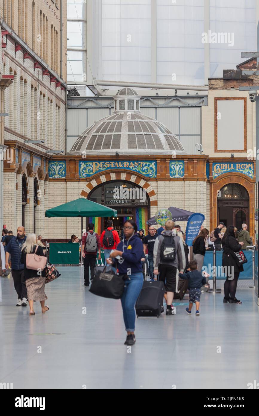 Die Eingangshalle zum Bahnhof Manchester Victoria Manchester UK Stockfoto