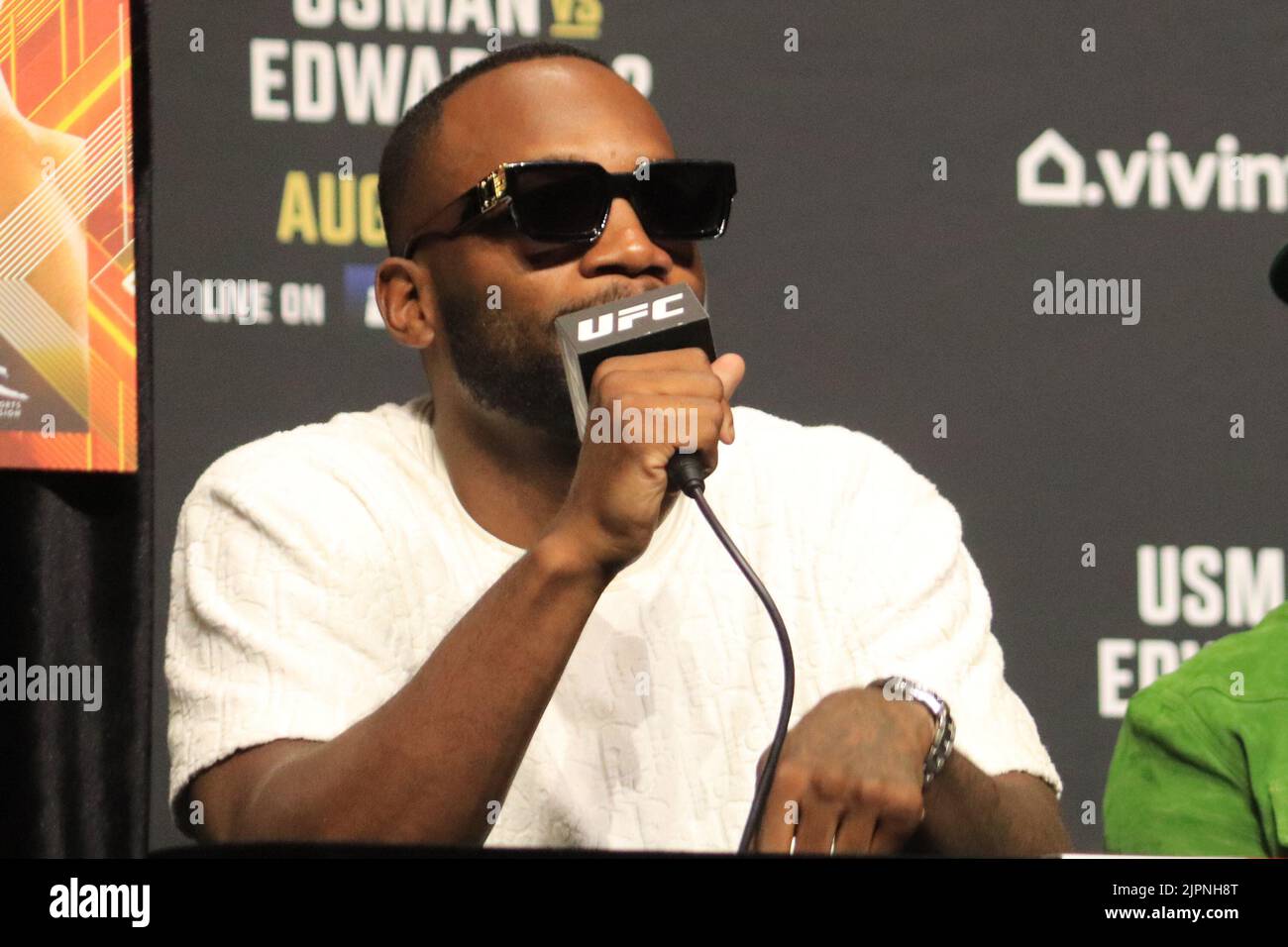 SALT LAKE CITY, Utah - 18. AUGUST: Leon Edwards interagiert mit den Medien während des UFC 278 Media Day in der Vivint Arena am 18. August 2022 in Salt Lake City, Utah, USA. (Foto von Diego Ribas/PxImages) Credit: Px Images/Alamy Live News Stockfoto