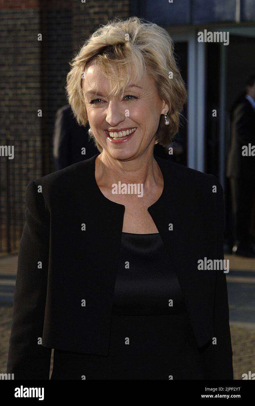 Datei-Foto vom 18/06/07 von Tina Brown bei einer Party zur Feier der Veröffentlichung ihres Buches „The Diana Chronicles“, einer aufschlussreichen Biografie der Prinzessin von Wales, in der Serpentine Gallery im Zentrum von London. Frau Brown gehörte zu den Schriftstellern, die in Solidarität mit Sir Salman Rushdie standen und die Freiheit des Schreibens verteidigten - eine Woche nachdem der weltbekannte Autor erstochen wurde. Sir Salmans engste Freunde und Kollegen kamen am Freitag auf den Stufen der New Yorker Public Library zusammen, um Texte aus seinem Werk zu lesen. Suzanne Nossel, Chief Executive Officer von Pen America, die die Veranstaltung mit organisiert hat Stockfoto