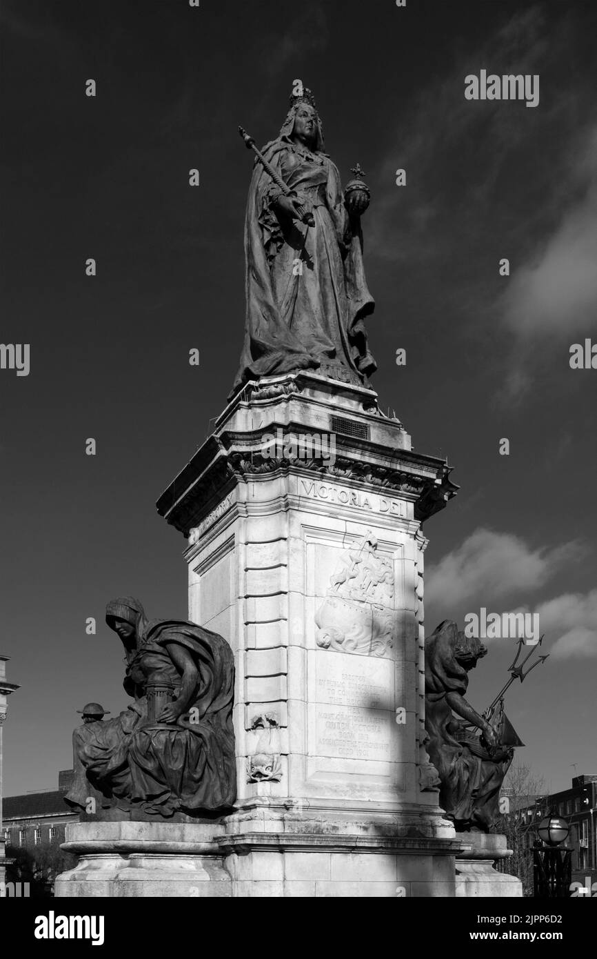 Queen Victoria Statue vor dem Rathaus von Hull, Queen Victoria Square, Kingston-upon-Hull, East Riding of Yorkshire, Humberside, England, Großbritannien Stockfoto