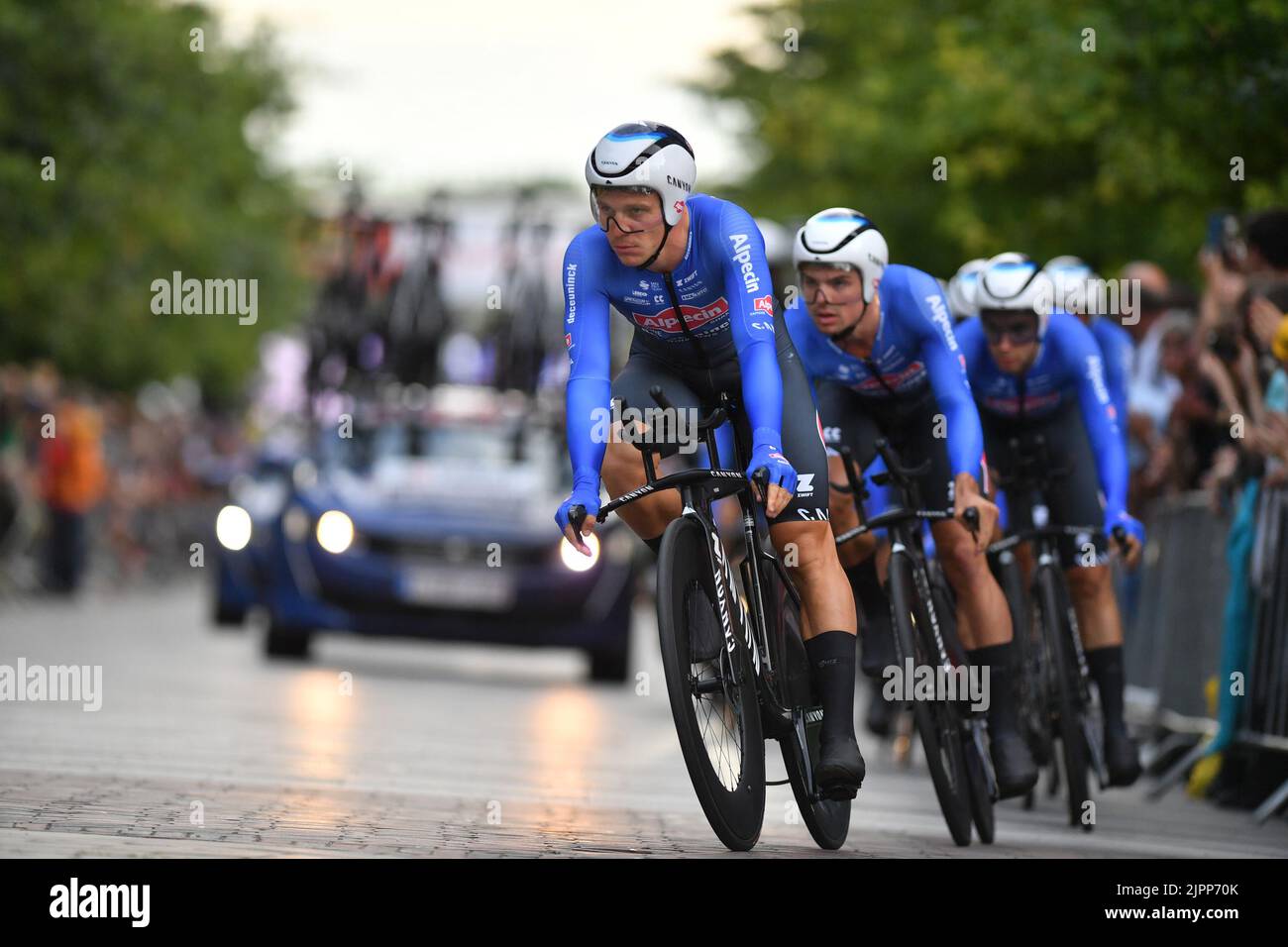 Alpecin-Deceuninck-Fahrer im Einsatz während der ersten Etappe der Ausgabe 2022 der "Vuelta a Espana", Tour of Spain Radrennen, ein Team-Zeitfahren 23,2km in Utrecht, Niederlande, Freitag, 19. August 2022. BELGA FOTO LUC CLAESSEN Stockfoto