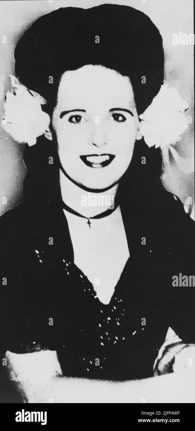 ELIZABETH KURZ alias The Black Dahlia ( 1924 - 1947 ). Die elizabeth-Leiche vom 15.. januar 1947 wurde in zwei Stücken auf einem freien Grundstück in Hollywood gefunden. Der Mord ist immer noch ungelöst - KINO - GEHEIMNIS - MISTERO - delitto insoluto - omicidio - CRONACA NERA - Lächeln - sorriso - Kult macabro - giallo ---- Archivio GBB Stockfoto