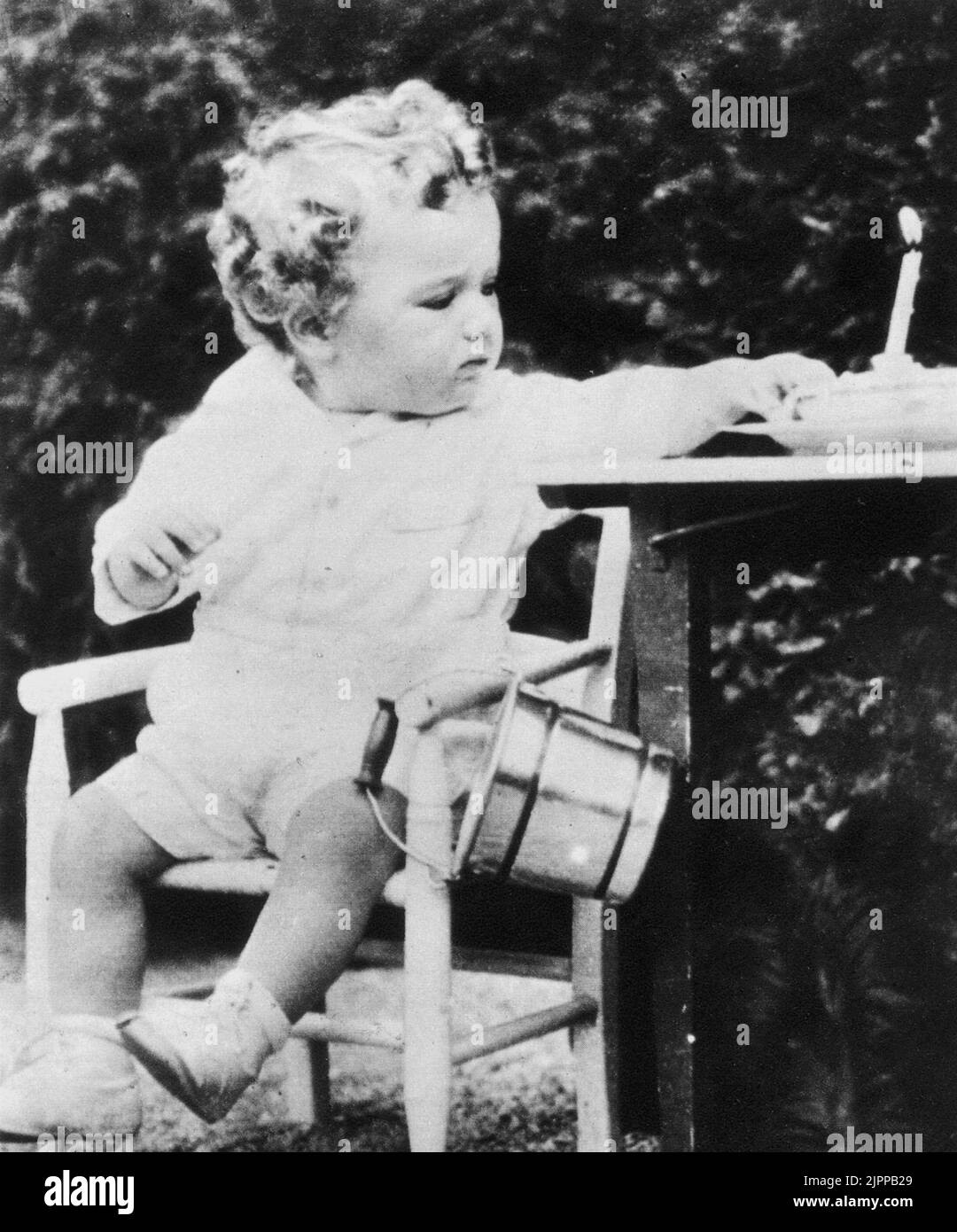 1932 , USA : Das kleine Kind CHARLES AUGUSTUS LINDBERGH Jr Sohn des amerikanischen Fliegerhelden Charles Augustus LINDBERGH ( 1902 - 1974 ) , Entführer und im Alter von 3 Jahren getötet- AVIAZIONE - AVIATORE - EROE - PIONIERE - Pioniere - rapimento - entführt - Baby - bambino rapito e ucciso ---- Archivio GBB Stockfoto