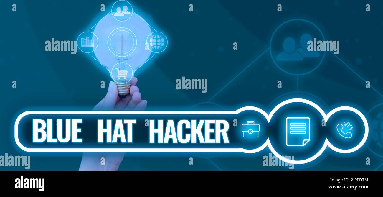 Konzeptionelle Darstellung Blue hat Hacker, Konzept bedeutet Person Beratungsfirmen, die System vor seiner Einführung Bug Frau Holding Light Bulb mit mehreren Stockfoto