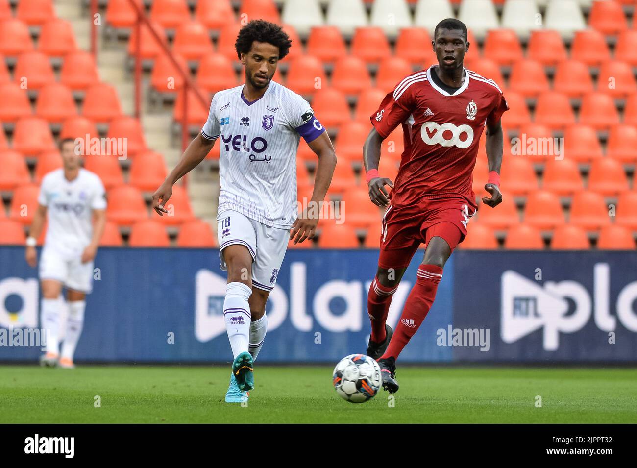 18 Beerschots Ryan Sanusi und Boubou Diallo aus dem Jahr 09 SL16 während eines Fußballmatches zwischen SL16 und Beerschot VA, Freitag, 19. August 2022 in Lüttich, am 2. Tag der 'Challenger Pro League' 1B. Division der belgischen Meisterschaft 2022-2023. BELGA FOTO JILL DELSAUX Stockfoto