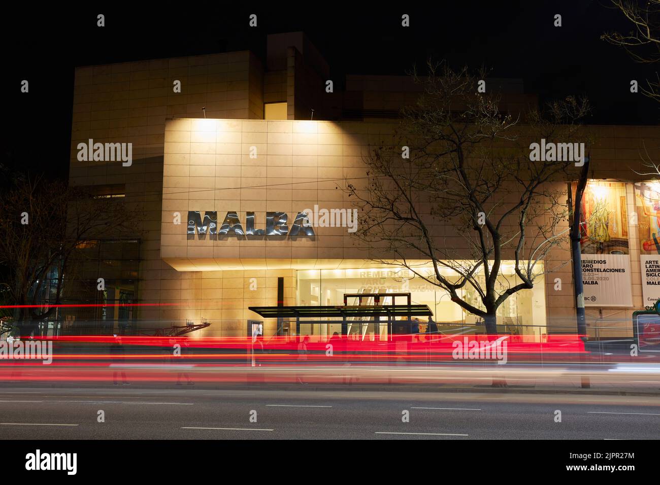 Die Hauptfassade des MALBA-Museums für lateinamerikanische Kunst, Palermo, Buenos Aires, Argentinien. Stockfoto