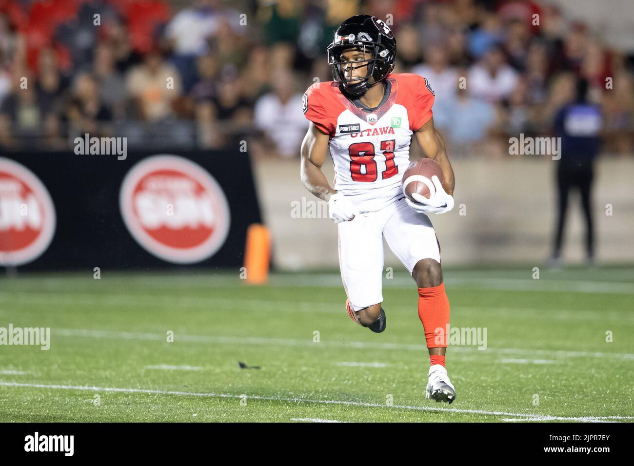 19. August 2022: Ottawa Redblacks Terry Williams (81) gibt während des CFL-Spiels zwischen Edmonton Elks und Ottawa Redblacks, das im TD Place Stadium in Ottawa, Kanada, stattfand, einen Kick zurück. Daniel Lea/CSM Stockfoto